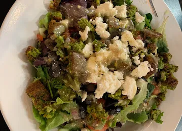 Foodies Restaurant & Grill